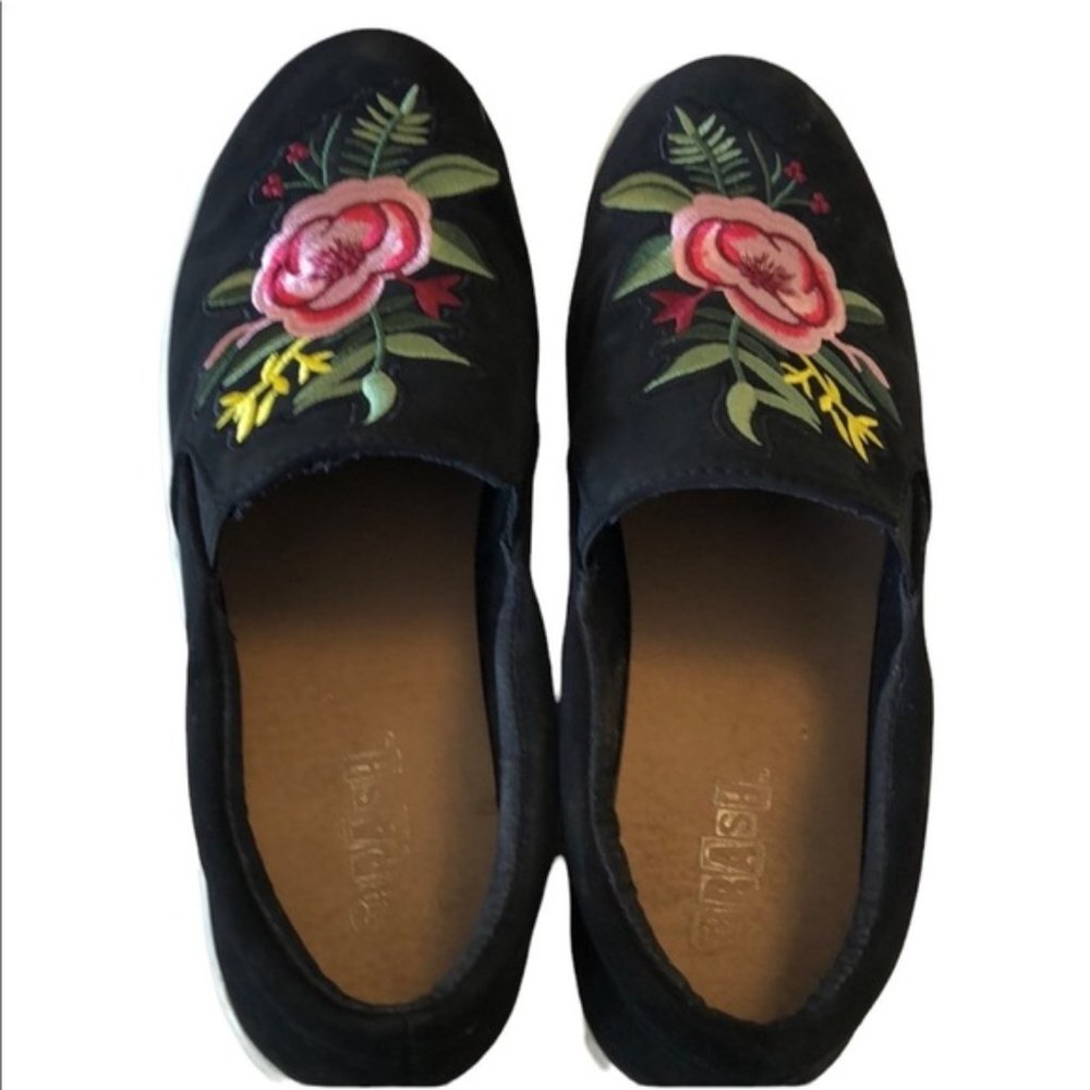 Rose Embroidery Black Sneakers
